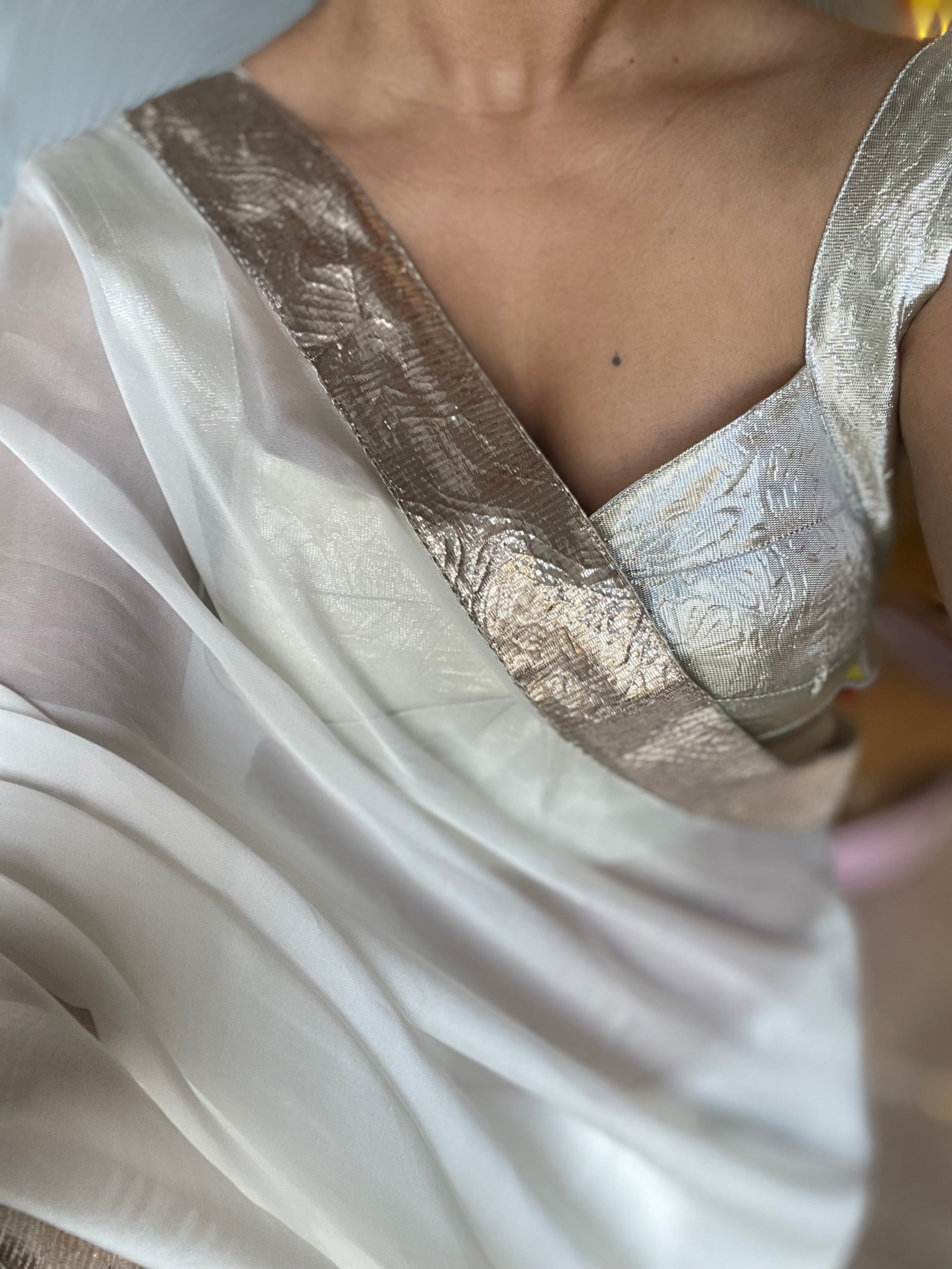 Sakhi Safed Saree