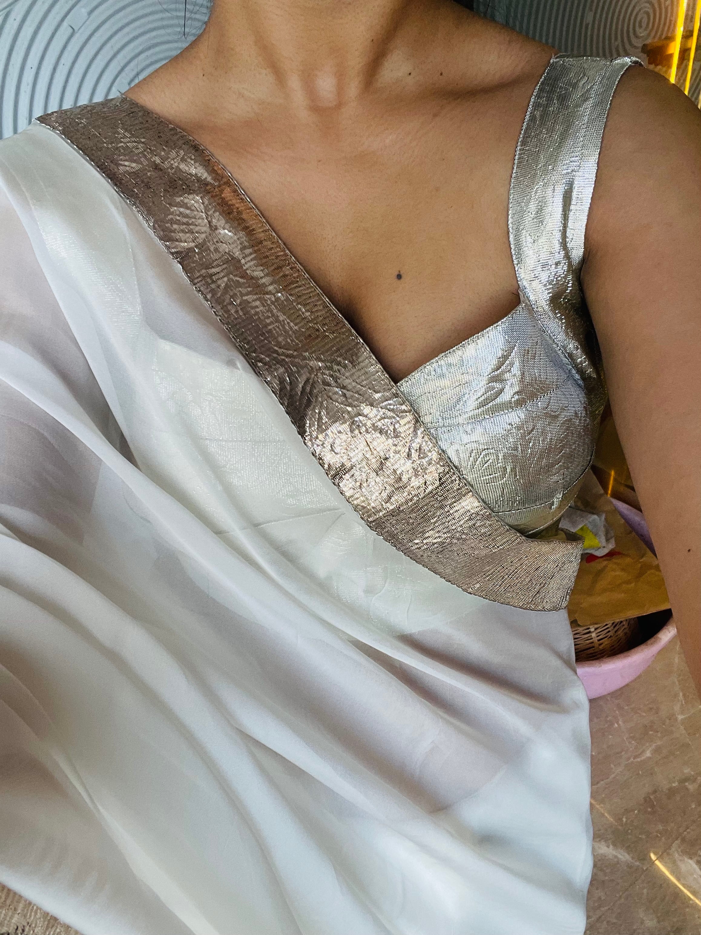 Sakhi Safed Saree