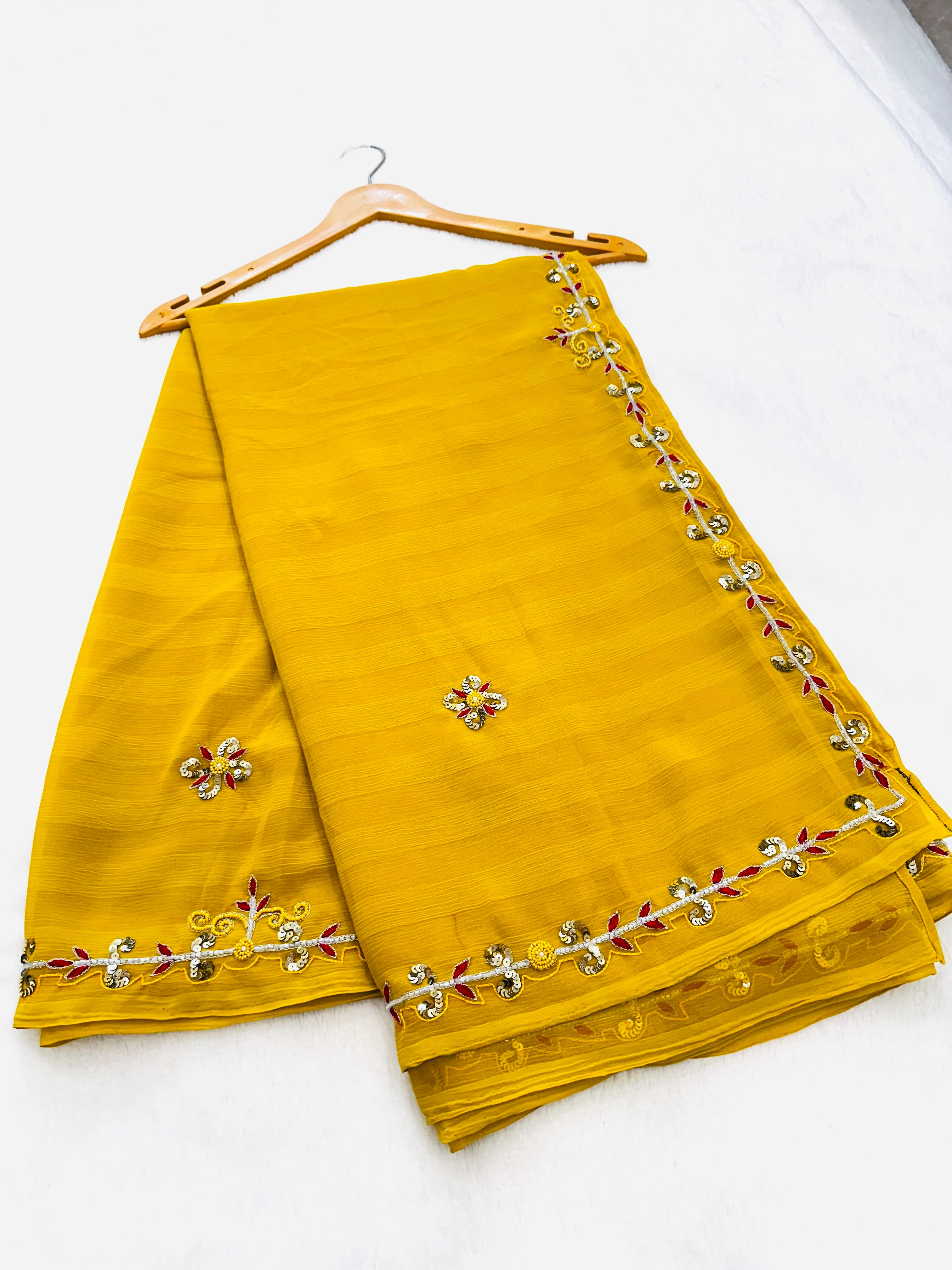 Peele Pankhuri Saree