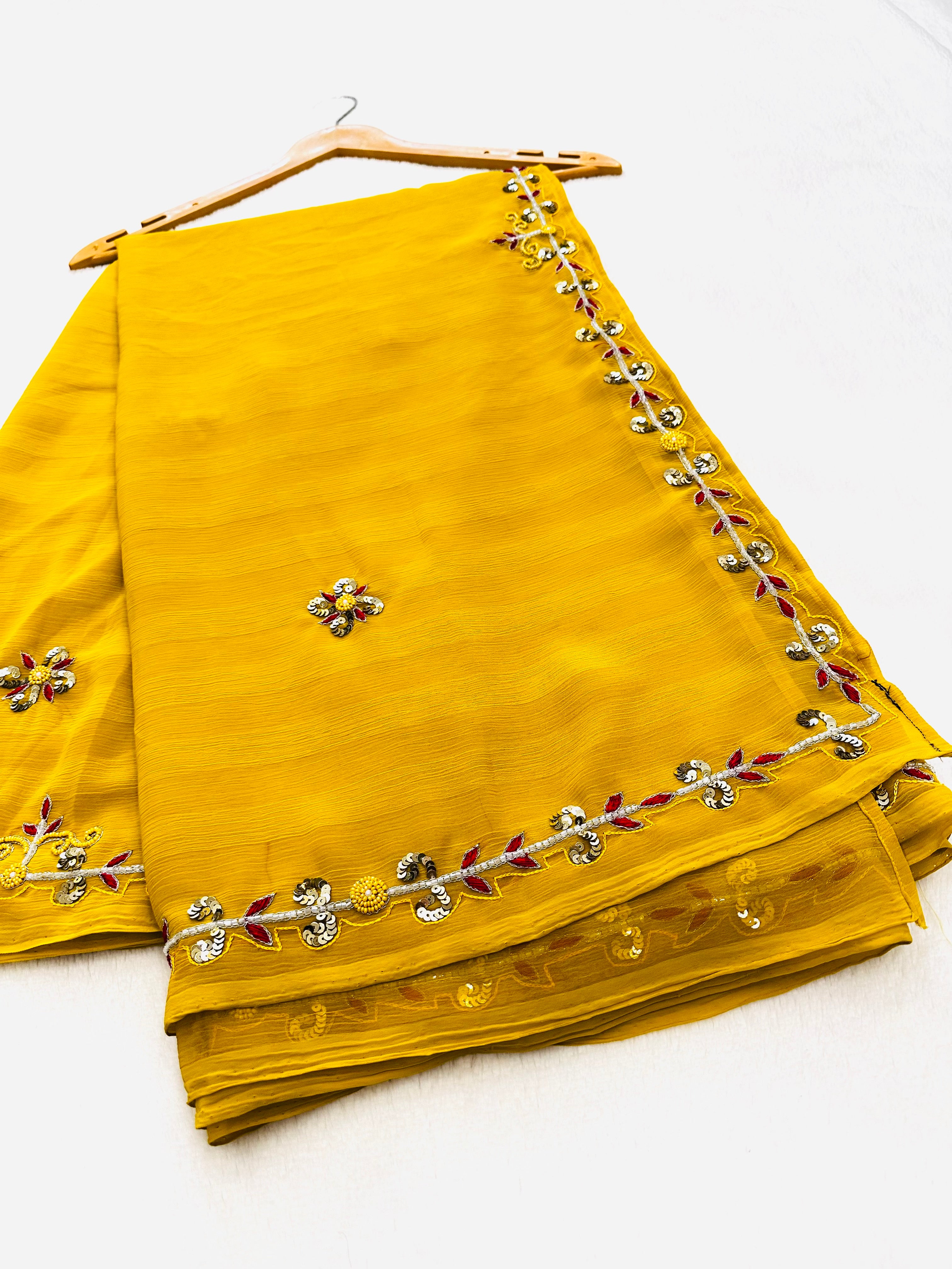 Peele Pankhuri Saree