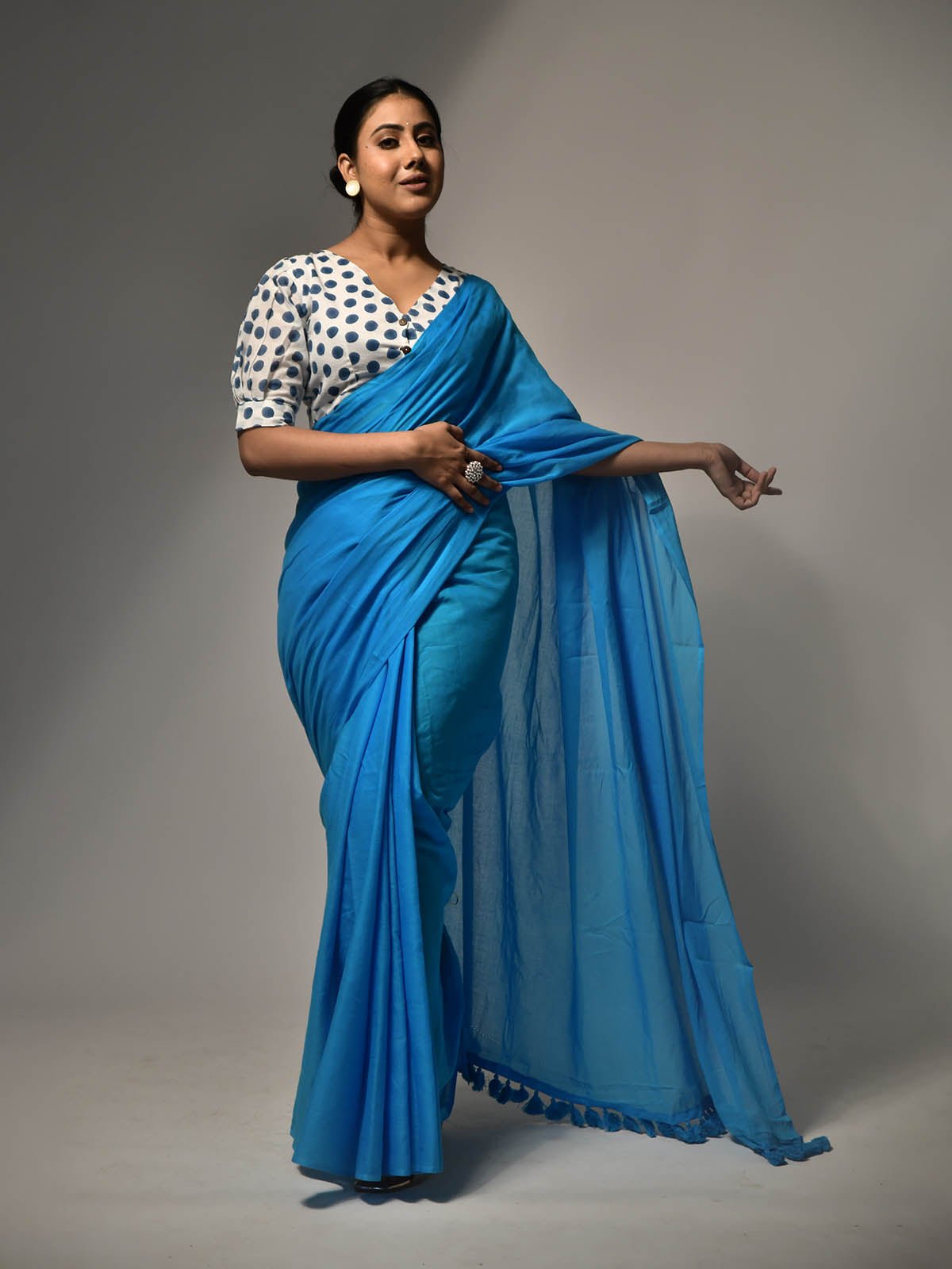 Badal sky blue mulmul cotton Saree with tessels – SAZRIKA